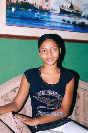 81911 - Maria Fernanda Age: 26 - Colombia